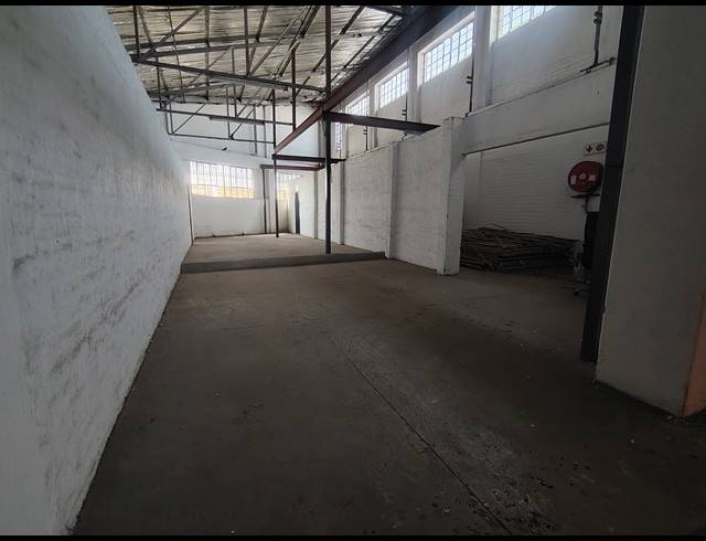 1,125M² WAREHOUSE TO LET IN STEELEDALE
